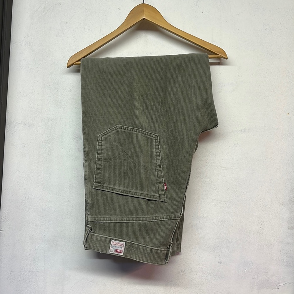 Levi’s, Mens size 36 w 30 l, wide leg, light gray, Cordaroy pants.
